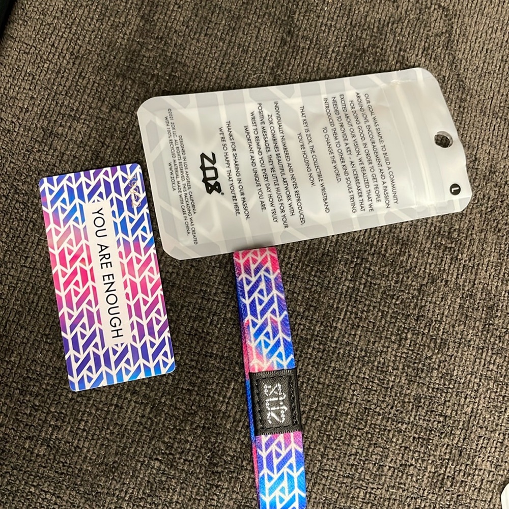 Zox inspirational bands great color perfect for anyone . Band and plastic card